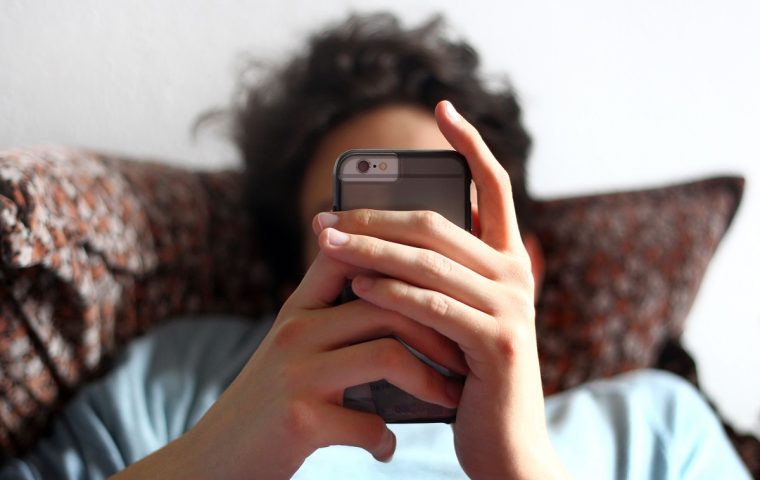 Digital Detox als Glücksbooster: Weniger Handy, mehr Leben